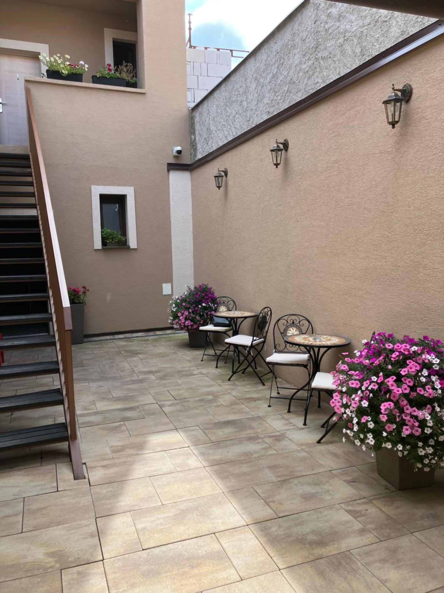 Corner House Apartment Lučenec Exterior foto